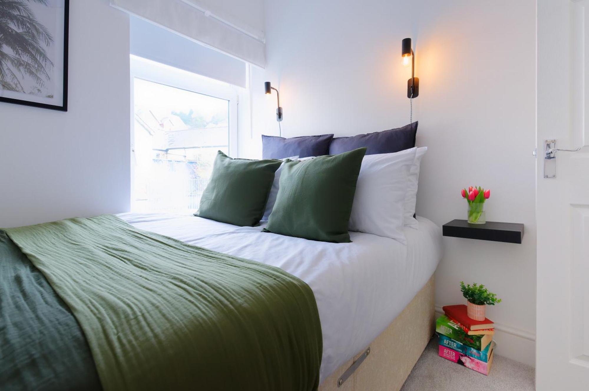 Stayright 3 Bed Home Near Hiking Trails & Parks Llwynypia Екстериор снимка