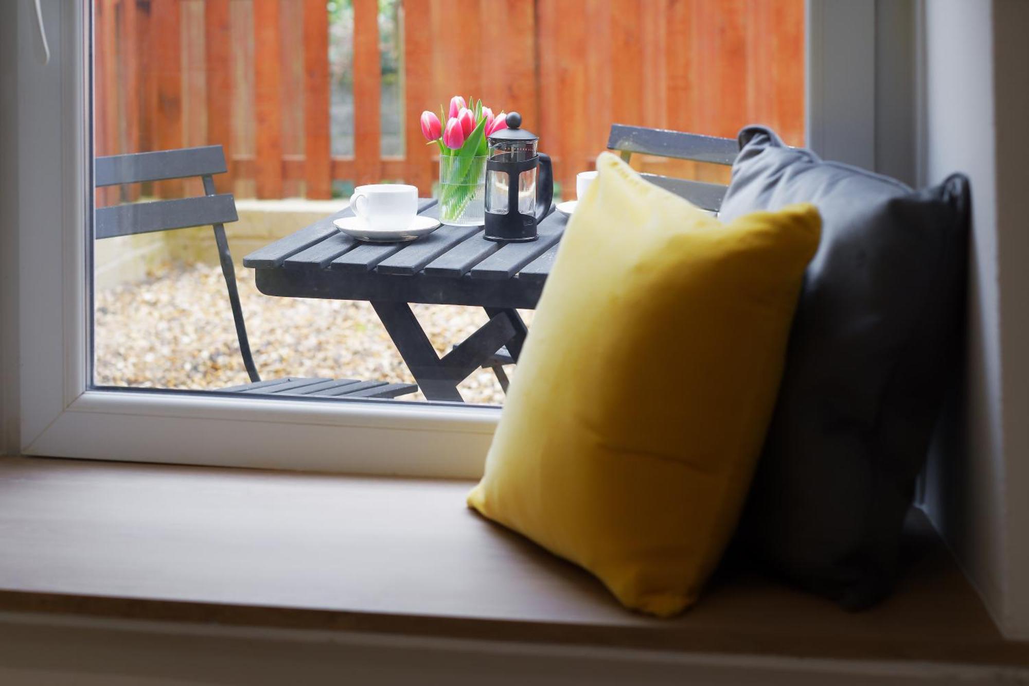 Stayright 3 Bed Home Near Hiking Trails & Parks Llwynypia Екстериор снимка