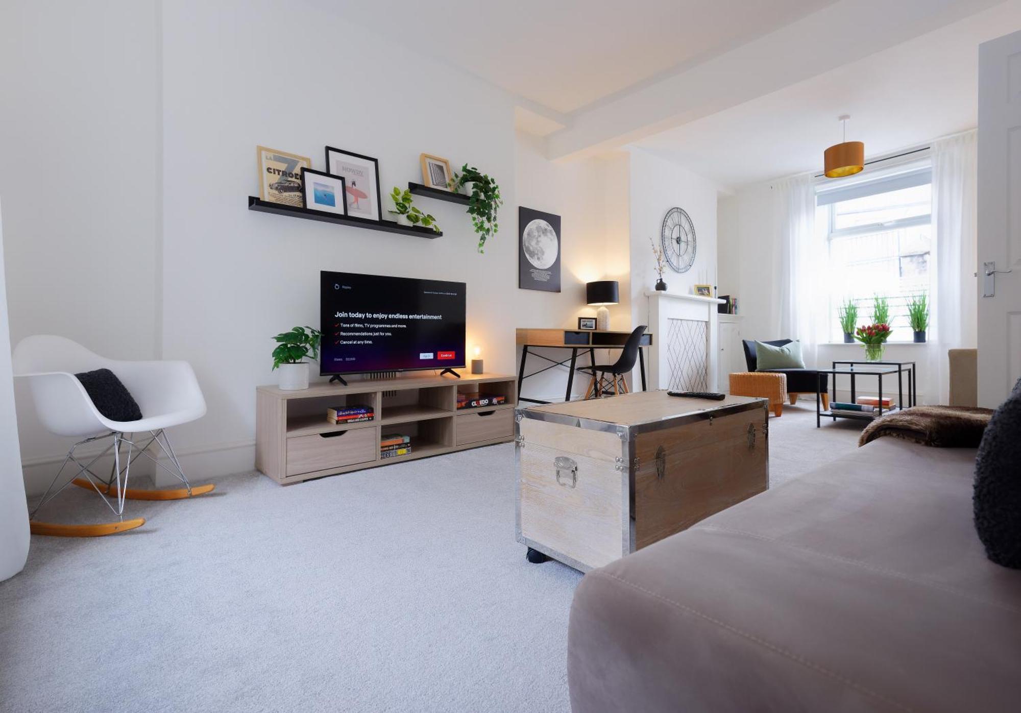 Stayright 3 Bed Home Near Hiking Trails & Parks Llwynypia Екстериор снимка